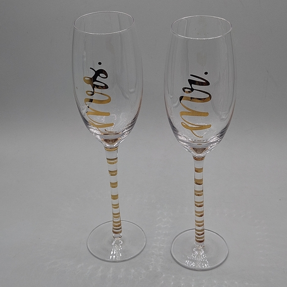 Mr and Mrs toasting glasses in package - Picture 6 of 6